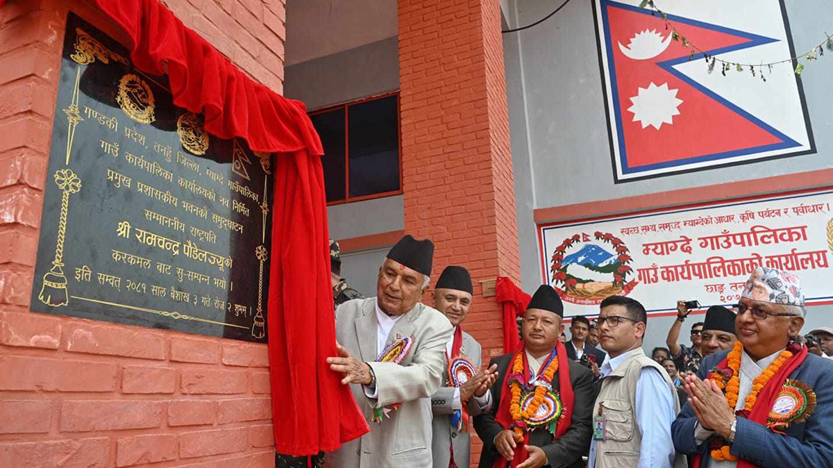झन्झटिलो प्रशासनिक सेवा र भ्रष्टाचार विकासका बाधक : राष्ट्रपति
