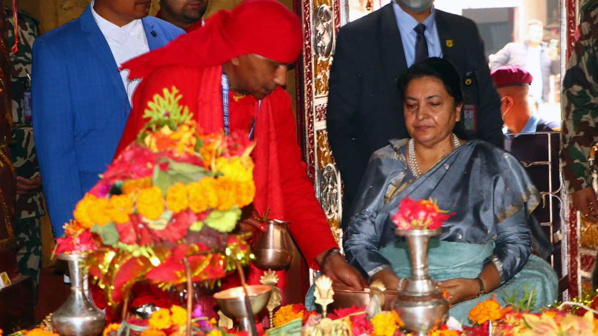 राष्ट्रपति भण्डारी बागलुङमा, कालिका मन्दिरमा विशेष पूजाअर्चना