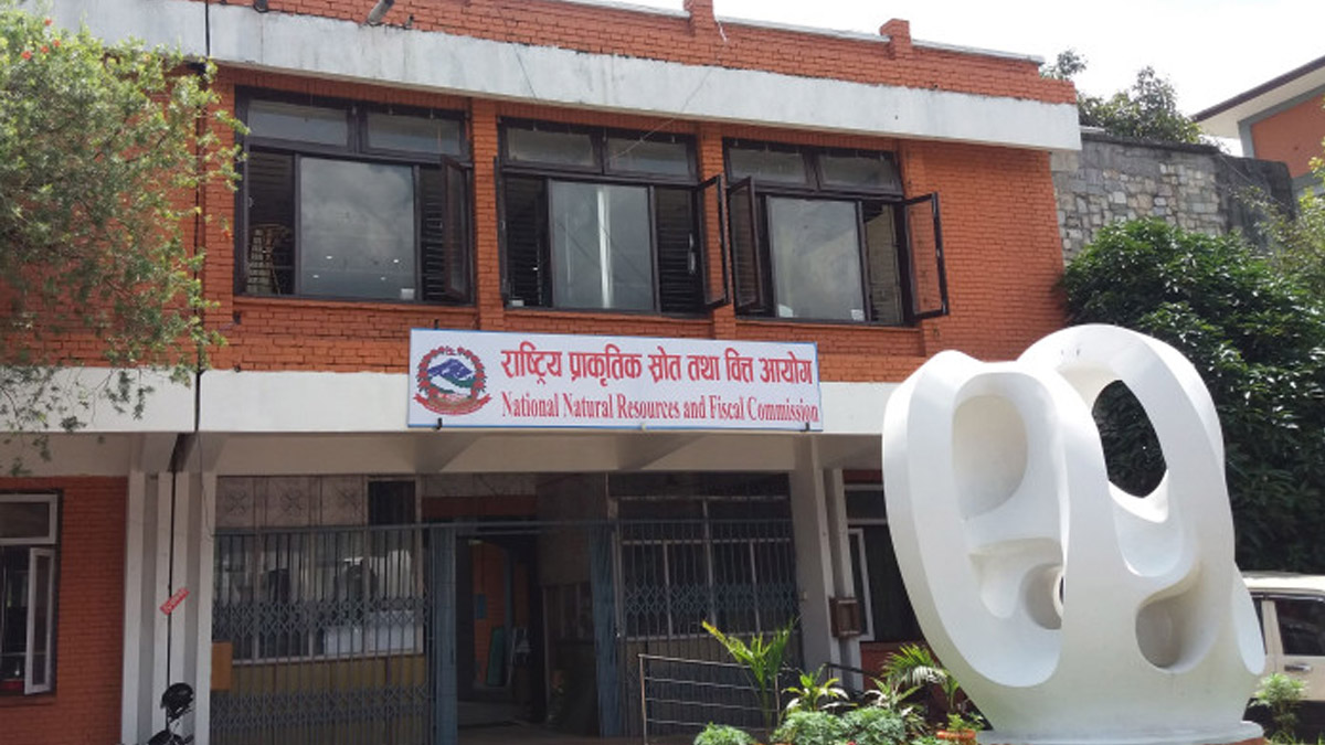 वित्त आयोगका सदस्य मिश्रले दिए राजीनामा