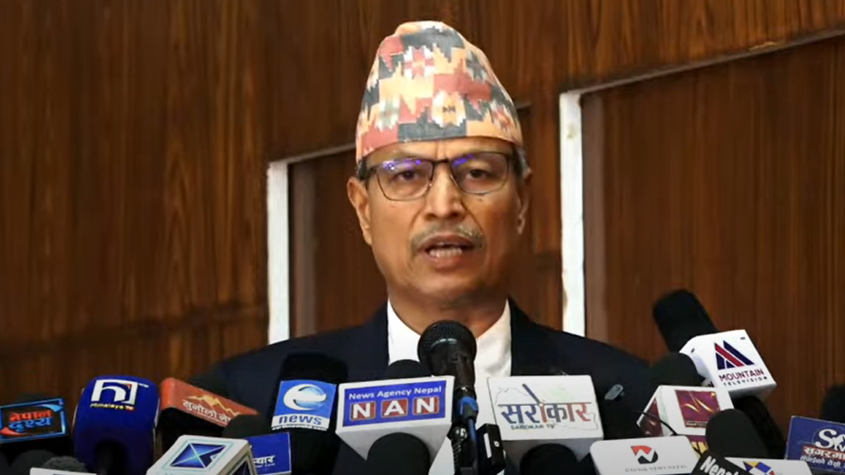 एमालेले किनारा लगाइरहे नयाँ पार्टी खोल्न सक्ने भीम रावलकाे संकेत