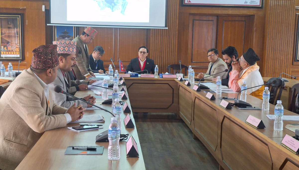 अवैधानिक संरचना हटाउन पर्यटनमन्त्रीको निर्देशन