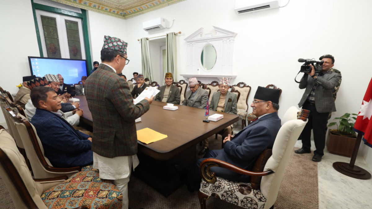 संवैधानिक राजसंस्थालगायत ४० बुँदे मागसहित प्रधानमन्त्रीलाई राप्रपाको ज्ञापनपत्र
