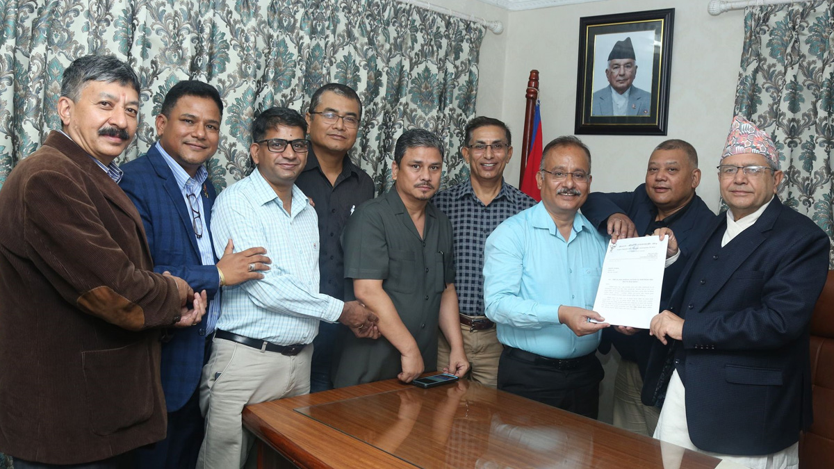 औषधिसम्बन्धी विधेयकप्रति व्यवसायीको असहमति, सभामुखलाई ज्ञापनपत्र 