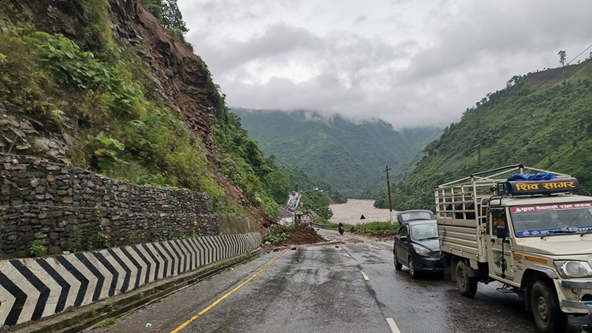 नौबिसे-नागढुङ्गा सडक आज र भोलि राति बन्द हुने