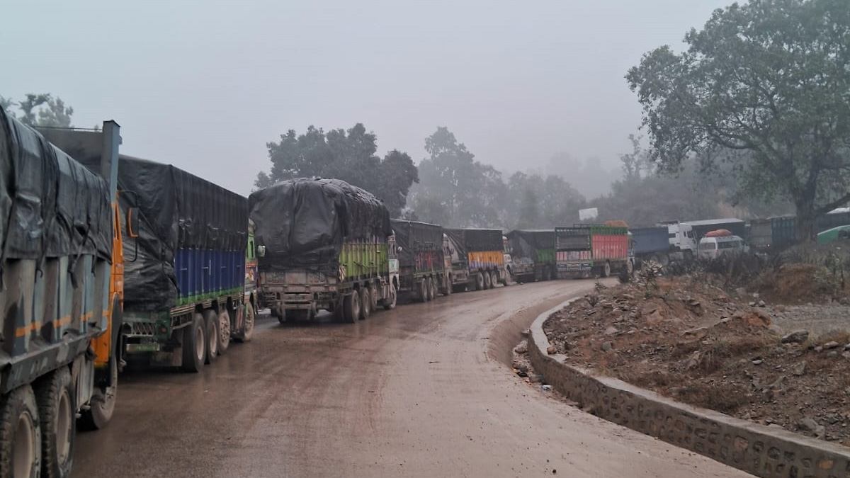 बाक्लो हुस्सुले पूर्व–पश्चिम राजमार्ग अवरुद्ध