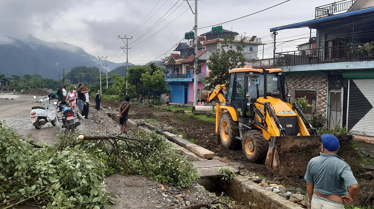 सडक मापदण्डभित्रका संरचना हटाउन सुरु