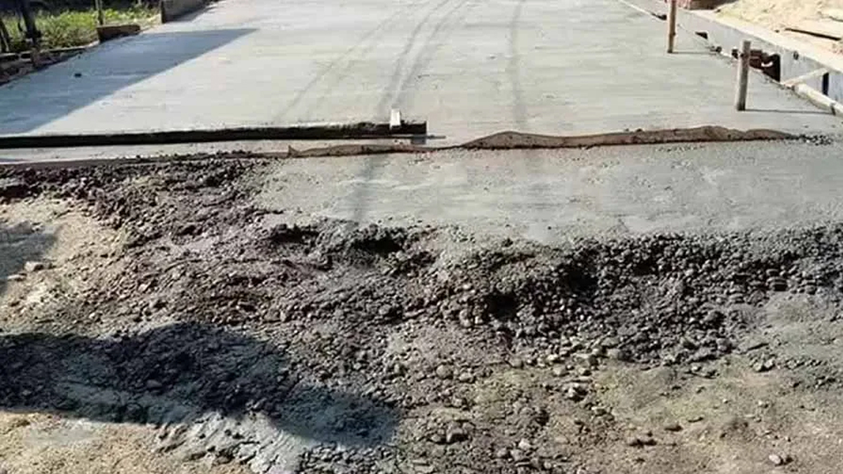 सडक ढलान तीव्र गतिमा