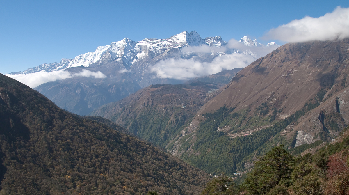 सगरमाथा क्षेत्रमा लडेर घाइते भएका जापानी नागरिकको उद्धार