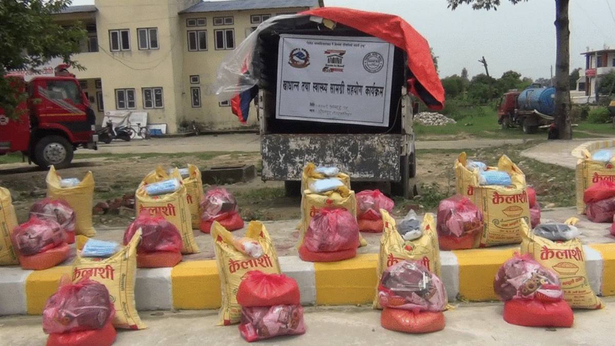 सर्लाहीका दुई पालिकाका साढे छ सय अति विपन्नलाई खाद्यान्न सहयोग