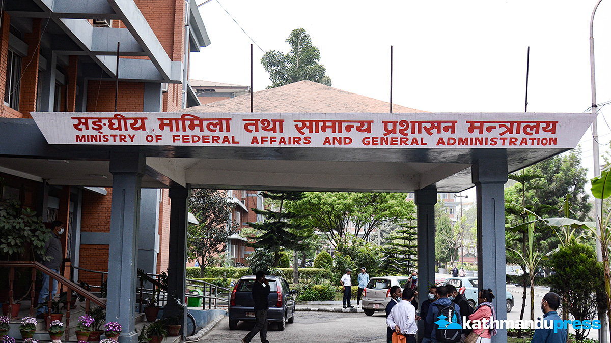 सरकारले एकै पटक सय गाउँपालिकामा प्रमुख प्रशासकीय अधिकृत खटायो [सूचीसहित]