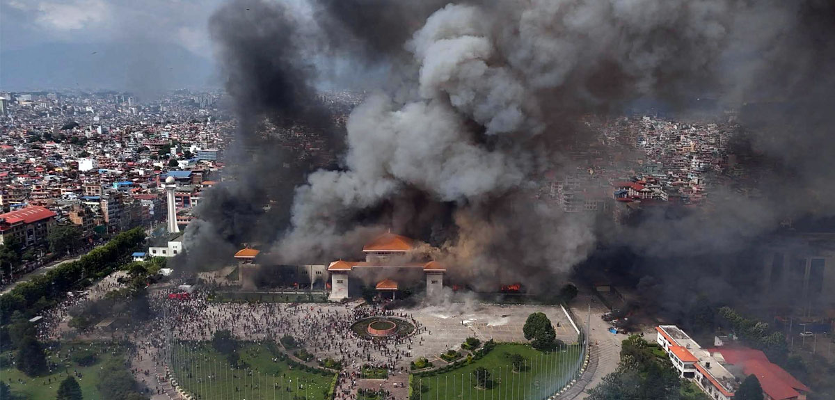 जेनजीले यसरी कब्जा गरे संसद भवन [फोटो फिचर]