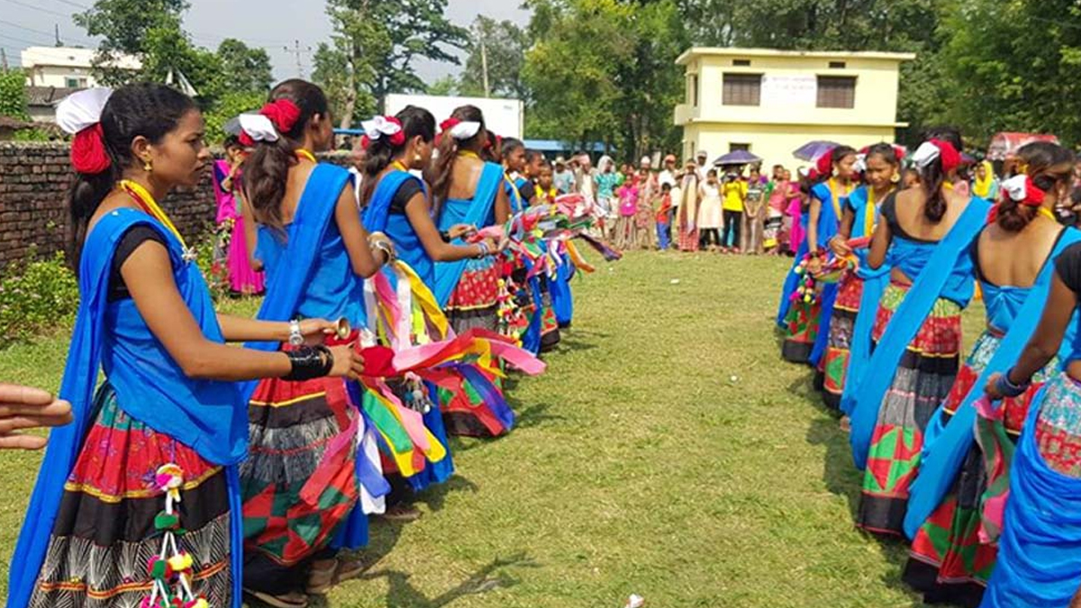 थारु बस्तीमा सखिया नाचको रौनक