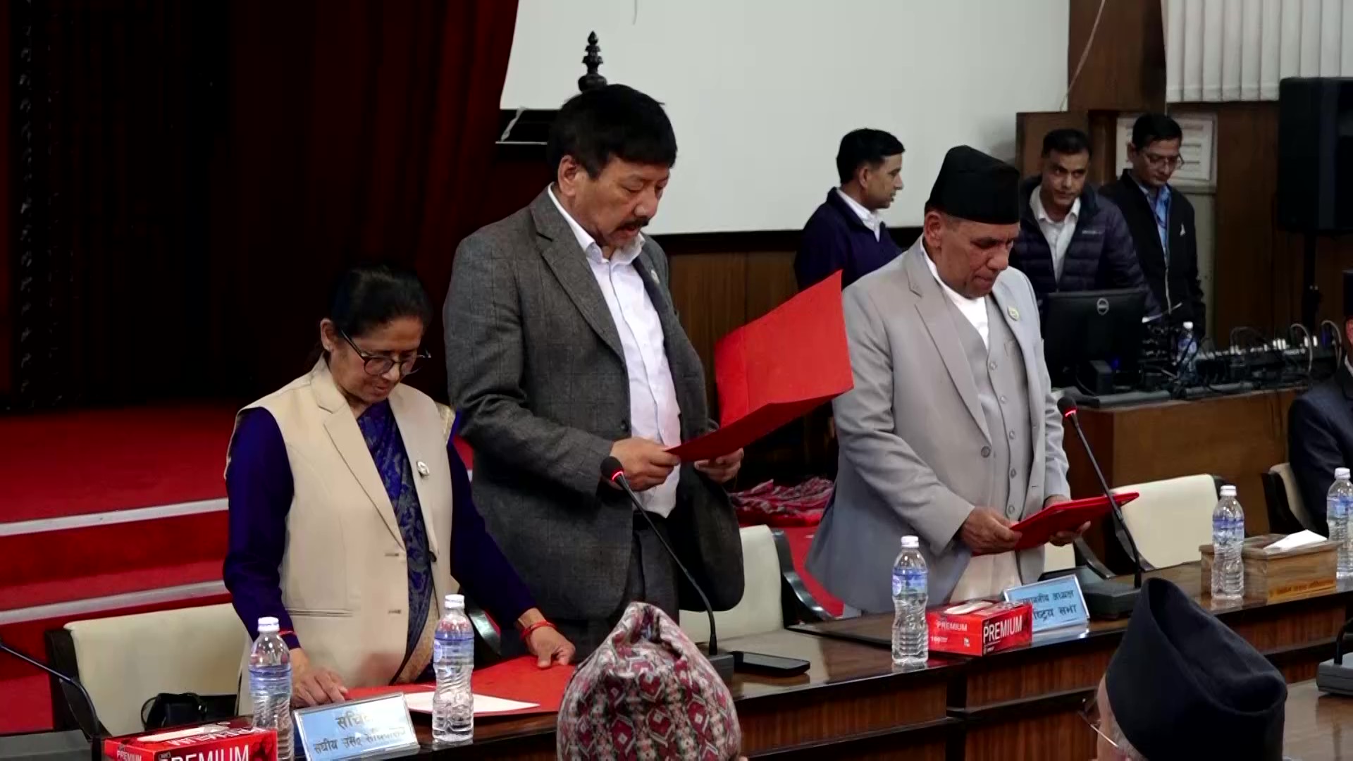 राष्ट्रियसभाका दुई विषयगत समितिका सभापतिहरूले लिए शपथ
