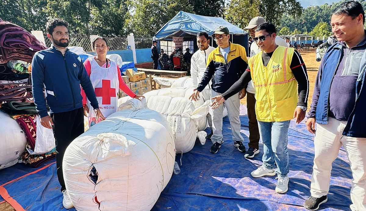 भूकम्प पीडितका लागि शान्ति समाजद्वारा राहत सामग्री हस्तान्तरण