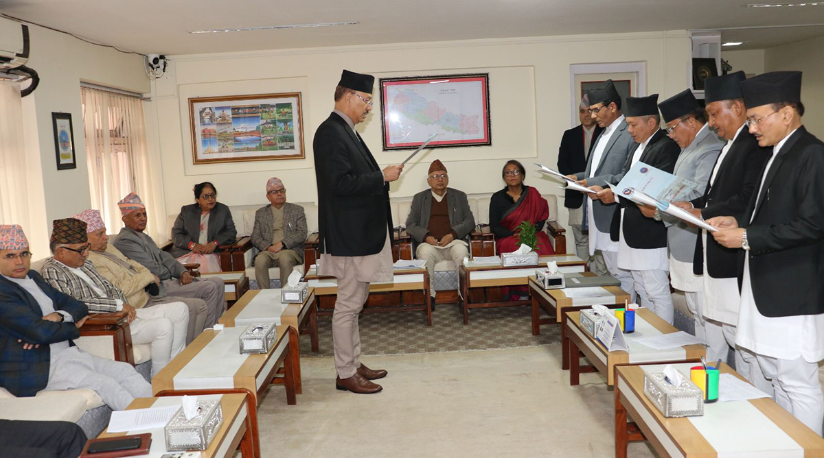 प्रधानन्यायाधीशद्वारा विशेष अदालतका नवनियुक्त न्यायाधीशलाई शपथ