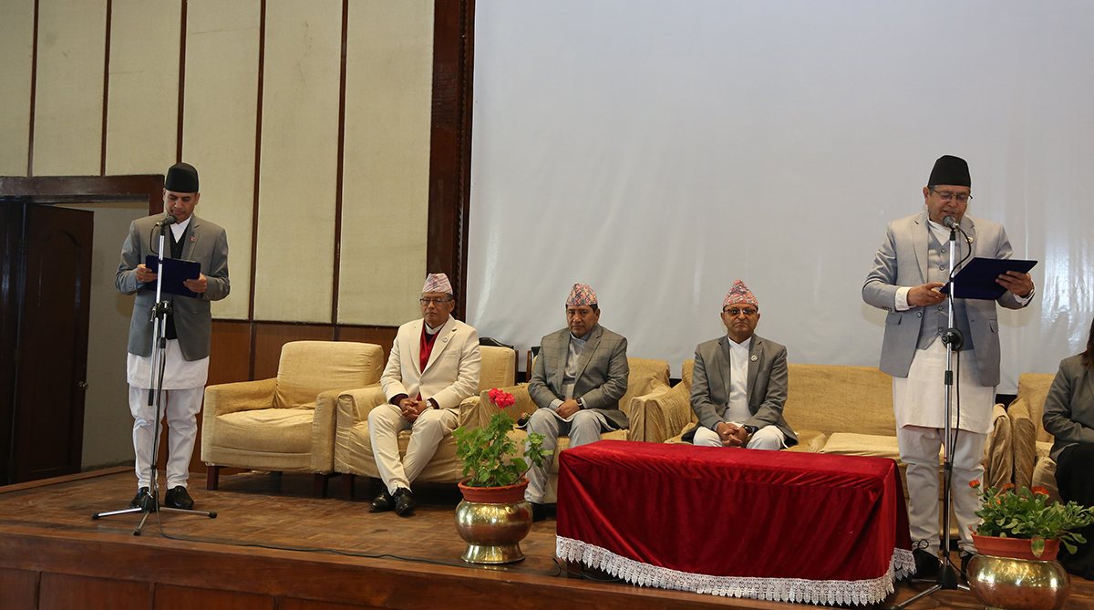 संघीय संसद्को महासचिव पाण्डेयद्वारा शपथ