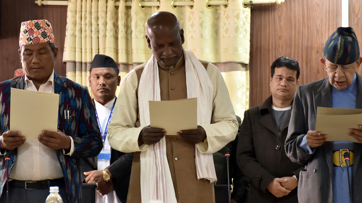 सांसदद्वय यादव र राईद्वारा शपथ