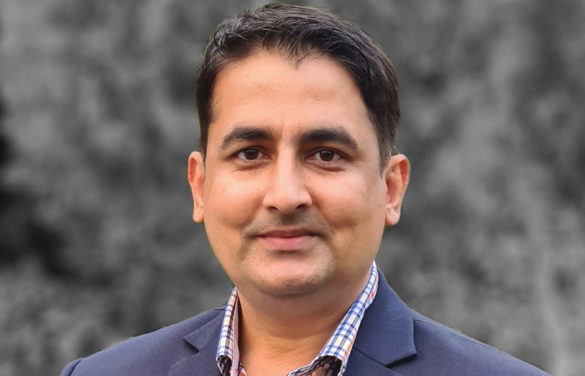 विवेकशील साझाबाट अलगिए शरदराज पाठक