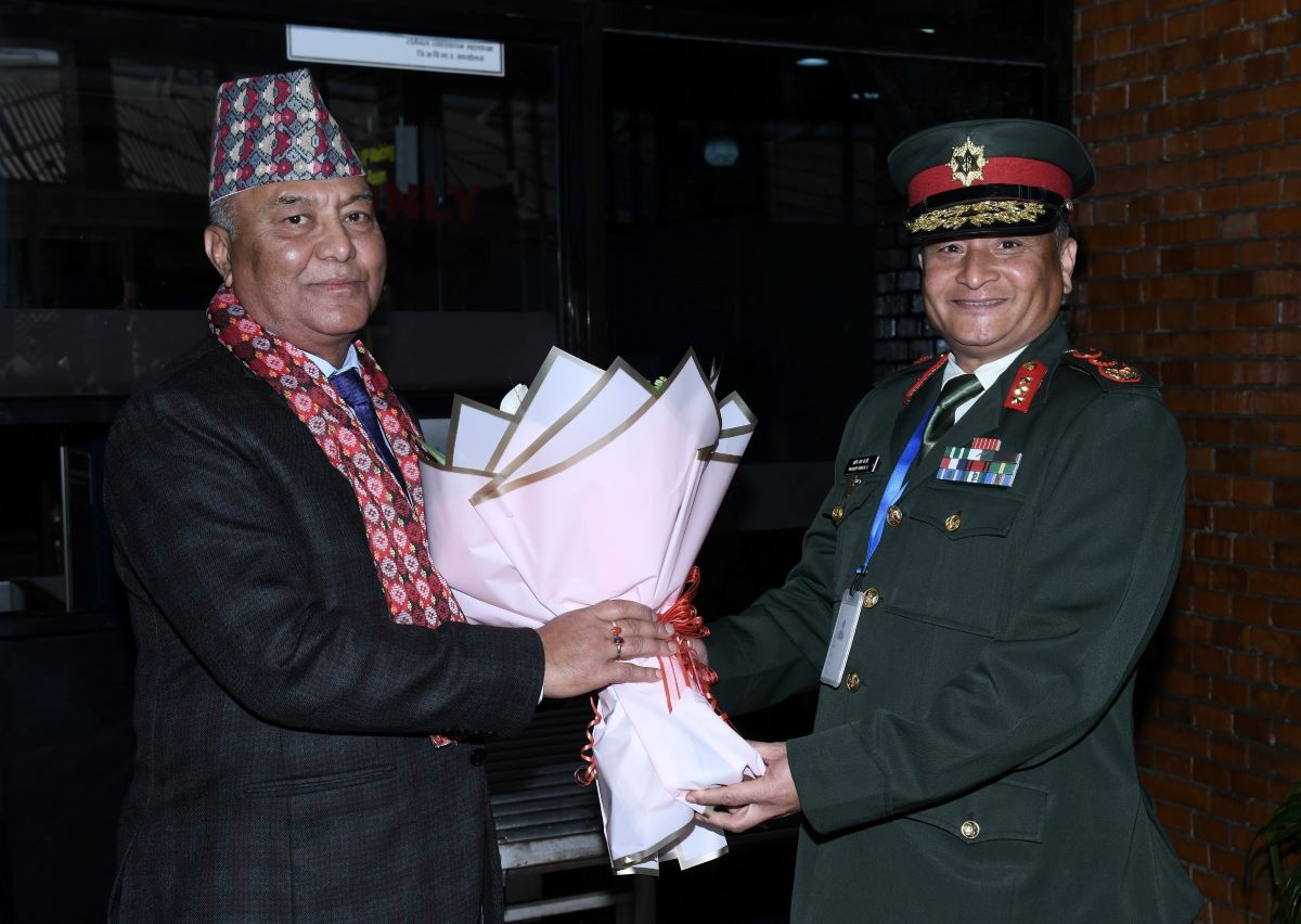 स्वदेश फर्किए प्रधानसेनापति सिग्देल