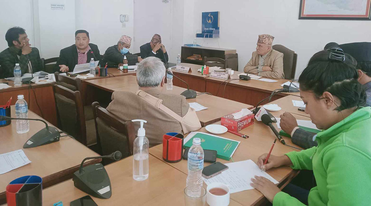 विद्यालय कर्मचारीलाई दरबन्दीमा राख्न संसदीय समितिमा सुझाव