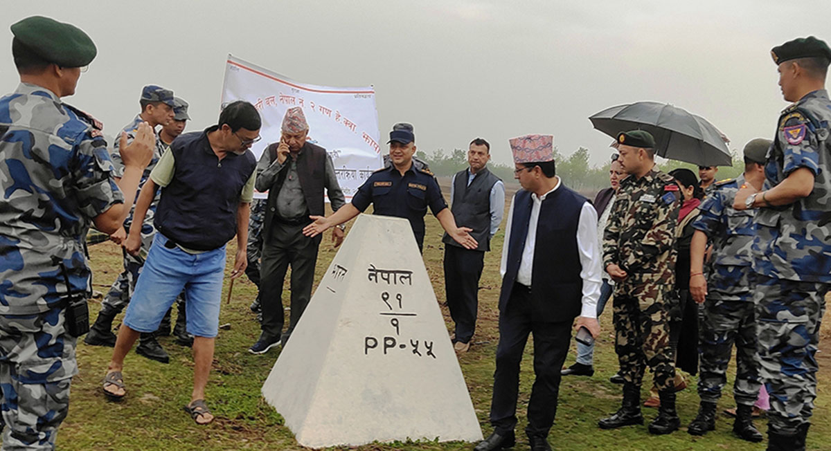 सीमावासीको गुनासो सुन्न सशस्त्र प्रहरीकोे पैदल यात्रा