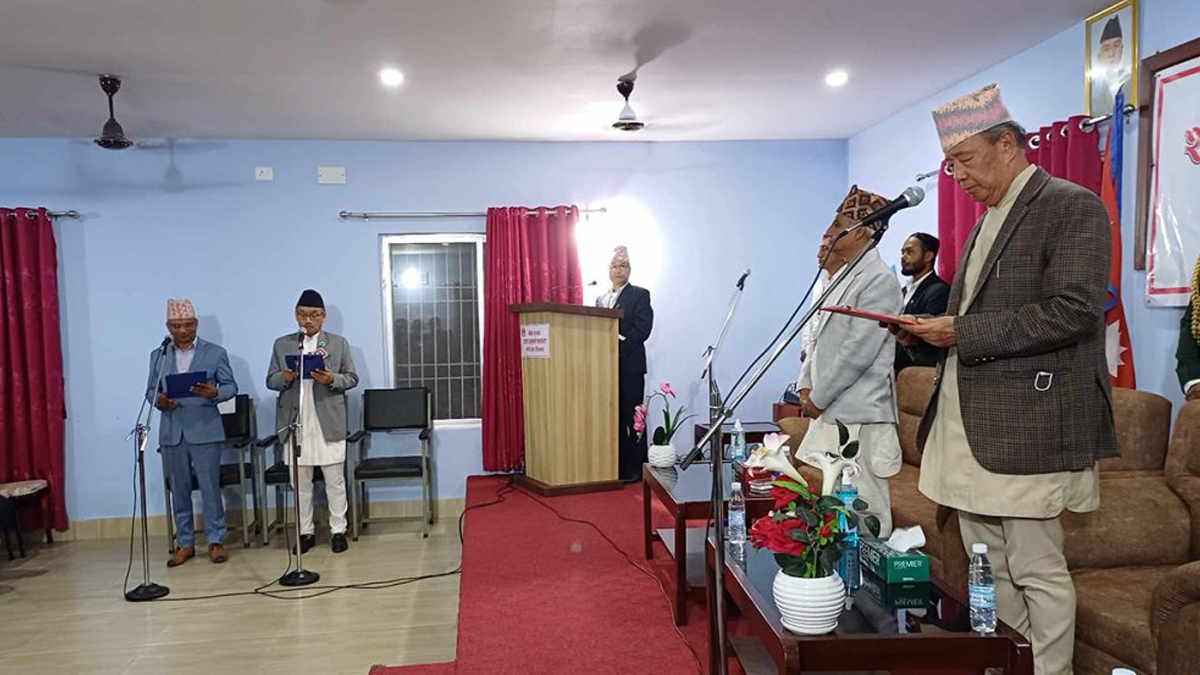कोशी प्रदेश सरकार विस्तार, माओवादी उप्रेती र नेकपा एसका जबेगुले लिए शपथ
