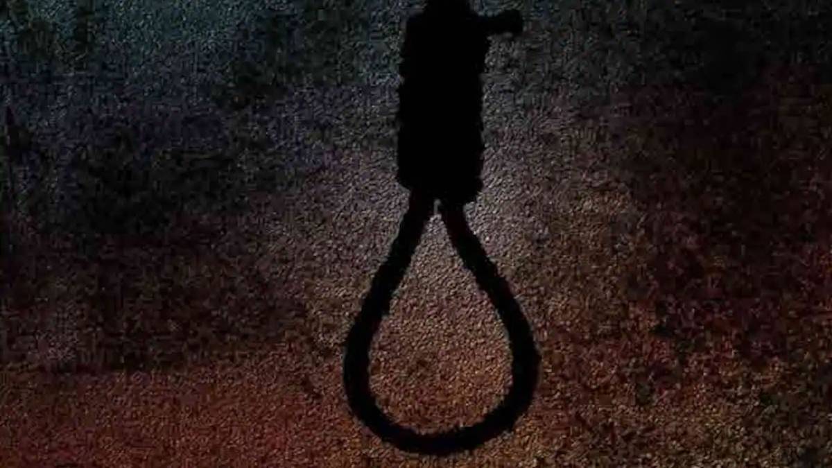 रूखमा झुण्डिएर प्रहरी जवानले गरे आत्महत्या