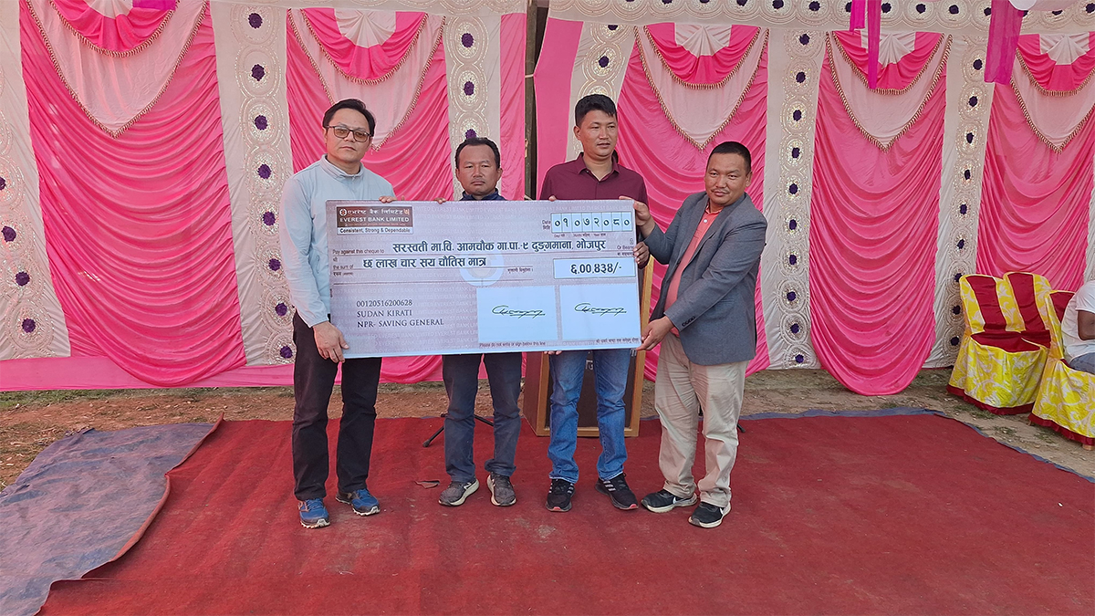 मन्त्री किरातीद्वारा खादामालामा खर्च हुने ६ लाख २६ हजार रुपैयाँ हस्तान्तरण