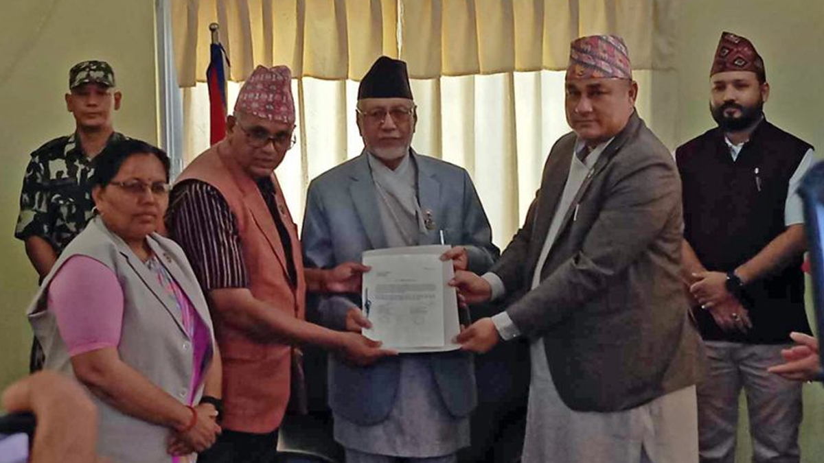 सुदूरपश्चिमको मुख्यमन्त्री कमलबहादुर शाह दाबी पेस