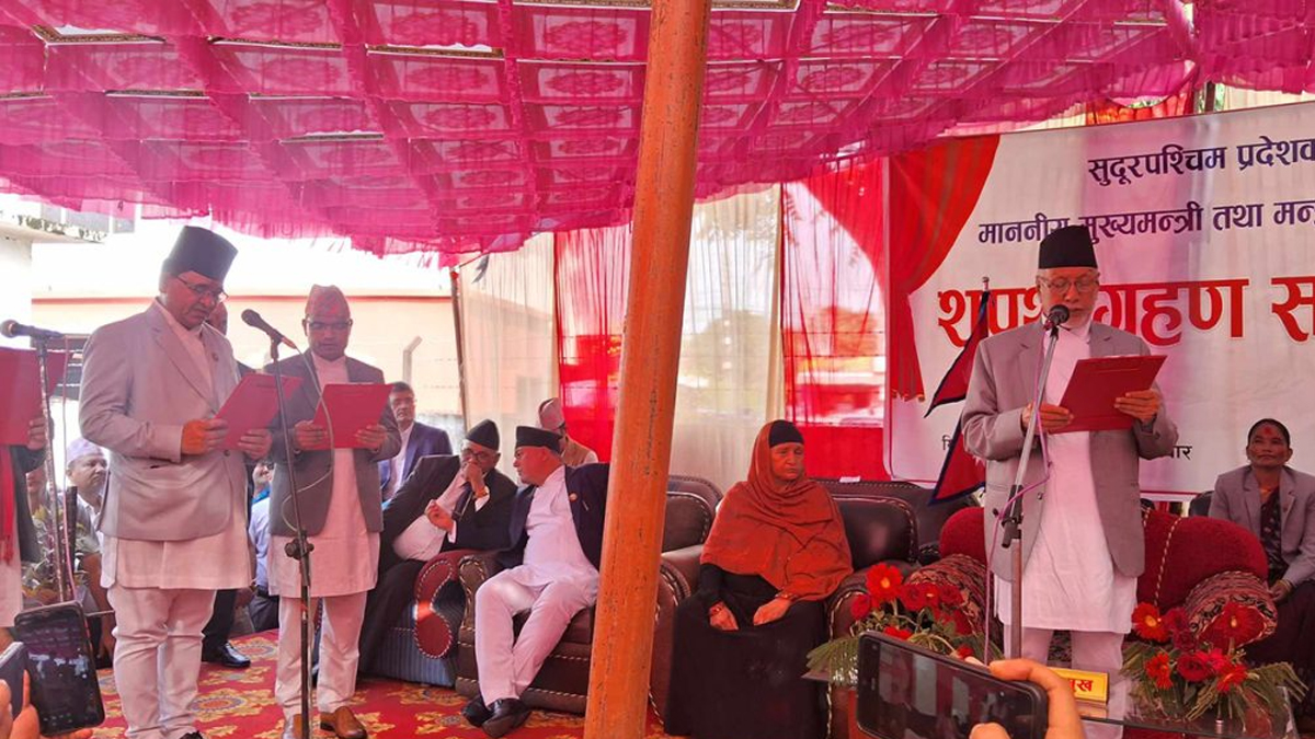 सुदूरपश्चिमका नवनियुक्त मुख्यमन्त्री र मन्त्रीहरूले लिए शपथ