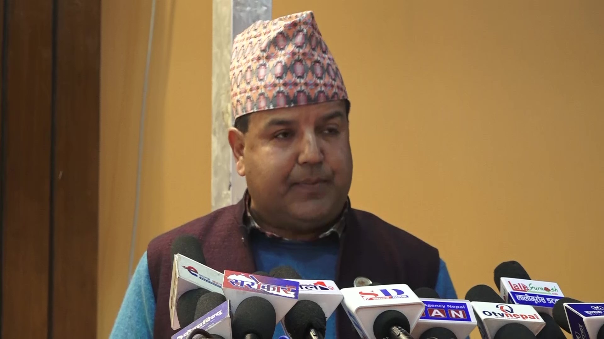 महासमिति बैठकमा पार्टी रुपान्तरणका लागि छुट्टै प्रस्ताव पेस गर्दै कांग्रेस सांसद सुनिल शर्मा
