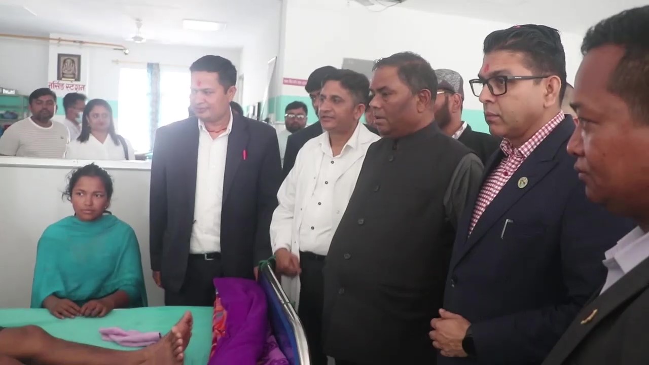 स्वास्थ्यमन्त्री यादवले गरे भरतपुर अस्पतालको अनुगमन