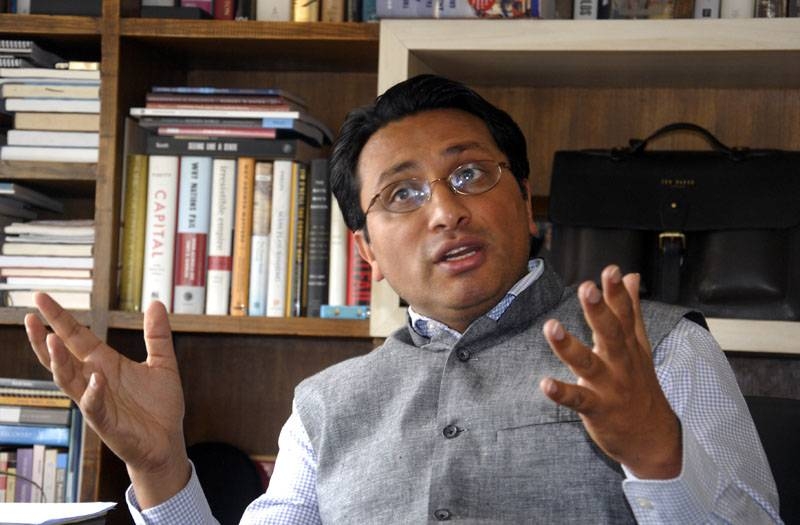 प्रचण्डप्रति स्वर्णीमको कटाक्ष-आफ्नै मन्त्रिमण्डललाई पूर्णता दिन नसक्नेले मन्त्री बाँड्दै हिँड्ने ?