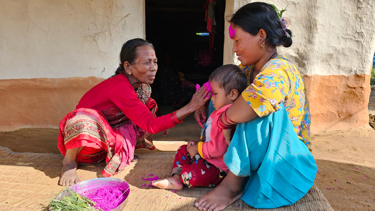 दशैंको टीका लगाउने र आशीर्वाद लिनेक्रम आज पनि जारी