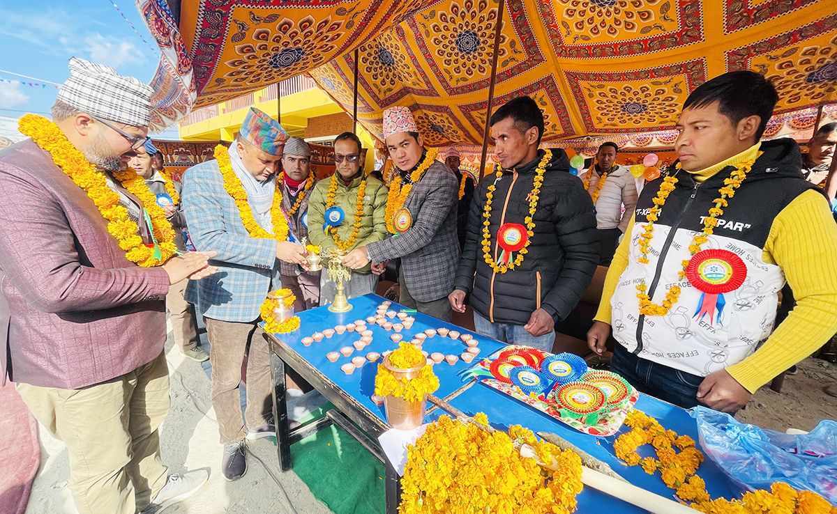 शिक्षकहरु प्रविधिमैत्री हुनुपर्छ : अध्यक्ष अधिकारी