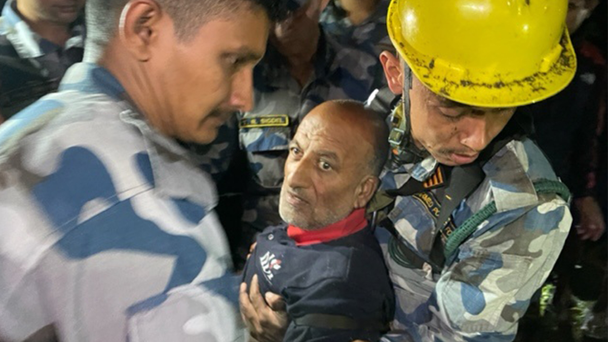 सेतीको खोचमा खसेका व्यक्तिको सकुशल उद्धार