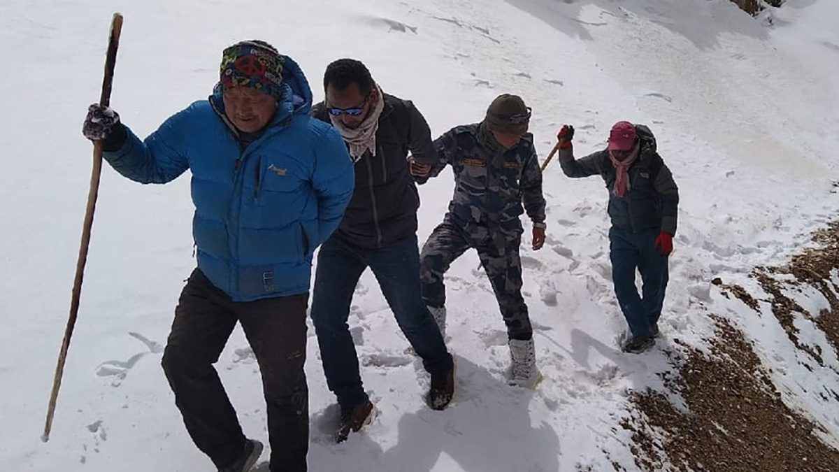 हुम्लामा हिउँमा फसेका तीन कर्मचारीको उद्धार
