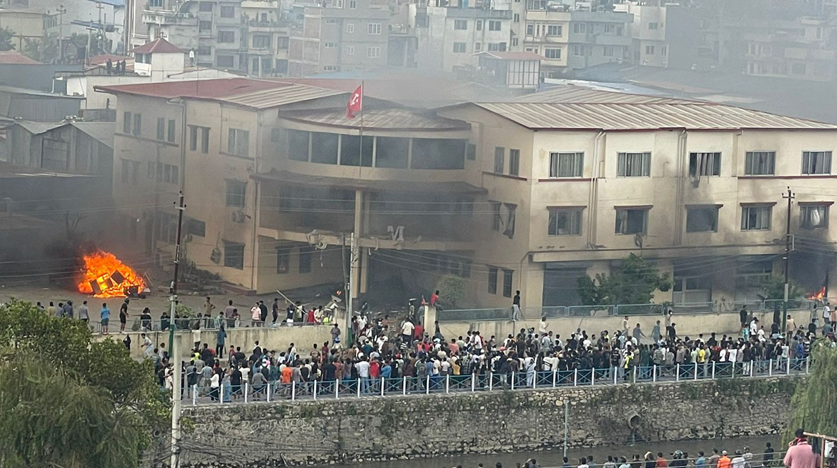 एमालेको केन्द्रीय पार्टी तोडफोड