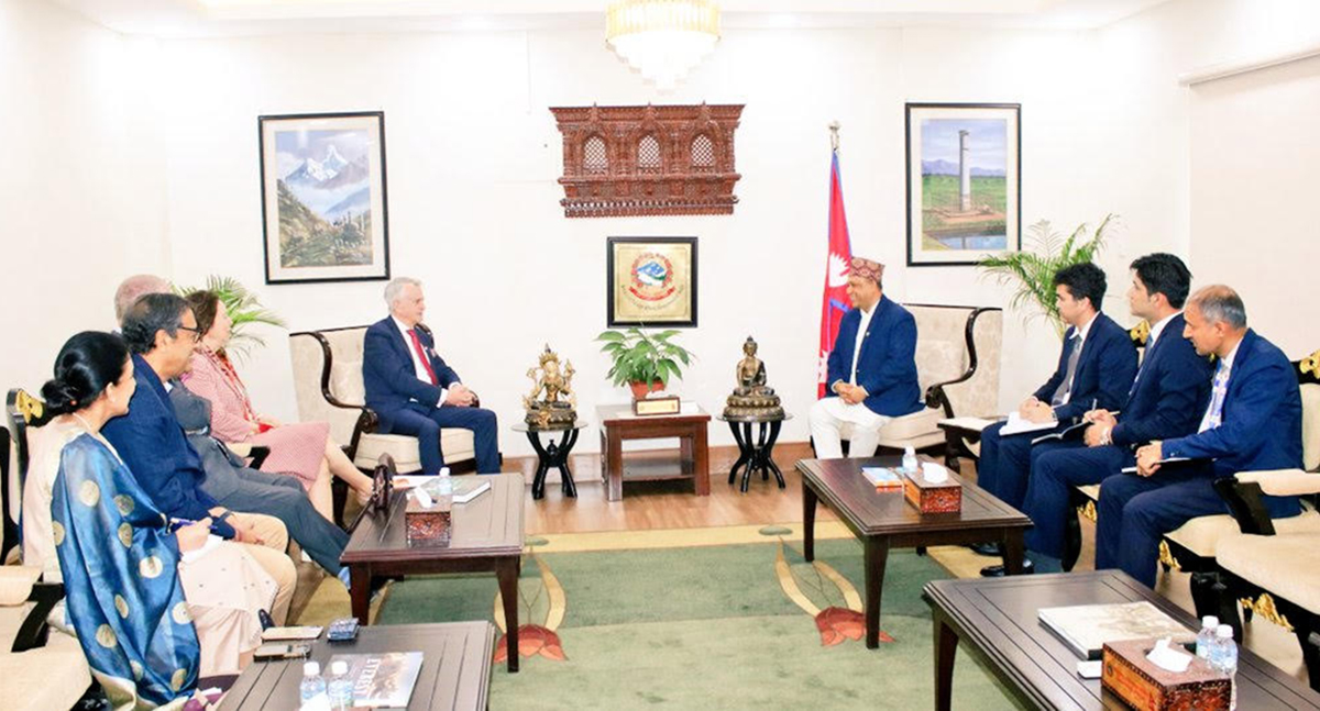 परराष्ट्रमन्त्री खनालसँग अमेरिकी सहायक विदेशमन्त्री कपुरको भेट