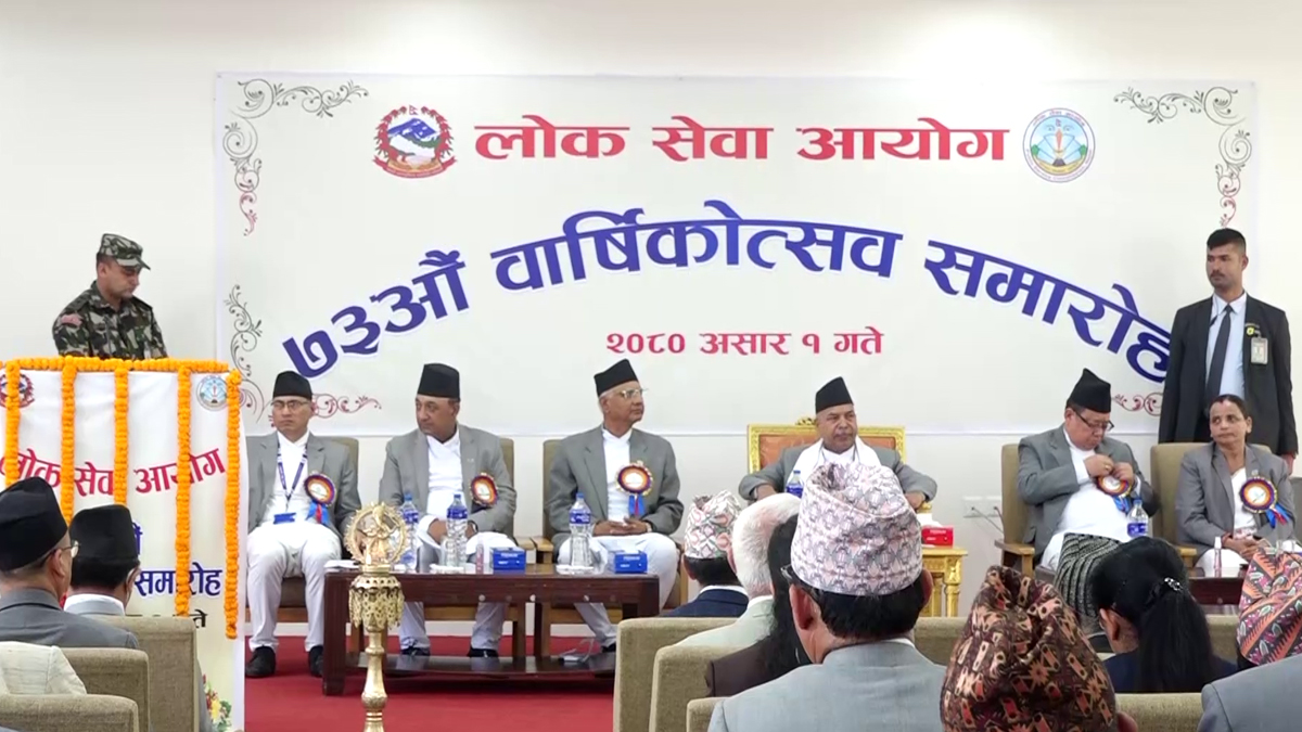 लोकसेवाको काम कारबाहीलाई थप प्रभावकारी बनाउन उपराष्ट्रपति यादवकाे आग्रह