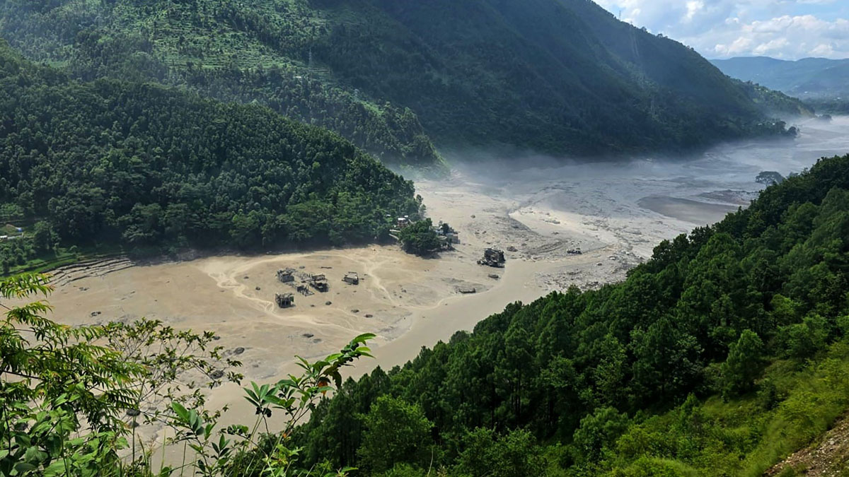 अपर त्रिशुली–३ ‘बी’ क्याम्प क्षेत्र पहिरोको लेदोले पुरियो, उद्धार तथा खोजी कार्य जारी