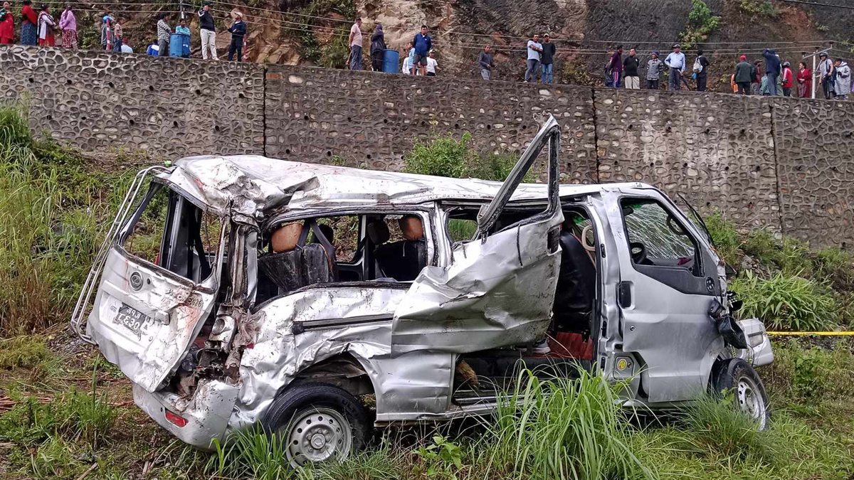 पोखराकाे लामेआहालमा इभी भ्यान दुर्घटना, ३ जनाको मृत्यु