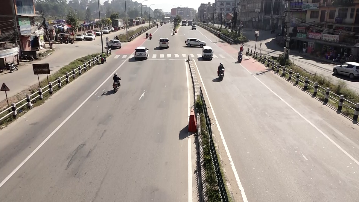 दशैंमा गाउँ फर्किनेको संख्या बढ्दै गएपछि उपत्यकाका सडक सुनसान