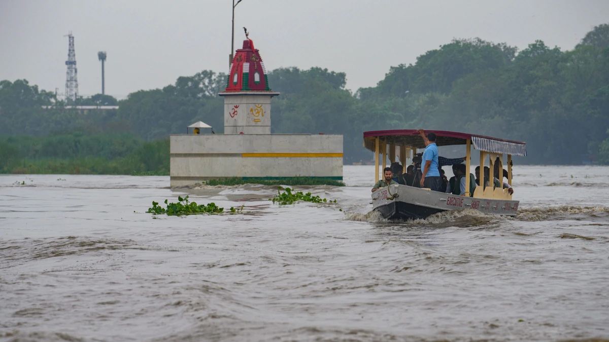 यमुनाकाे जलस्तर ४५ वर्ष यताकै उच्च, डुवानको खतरामा दिल्ली