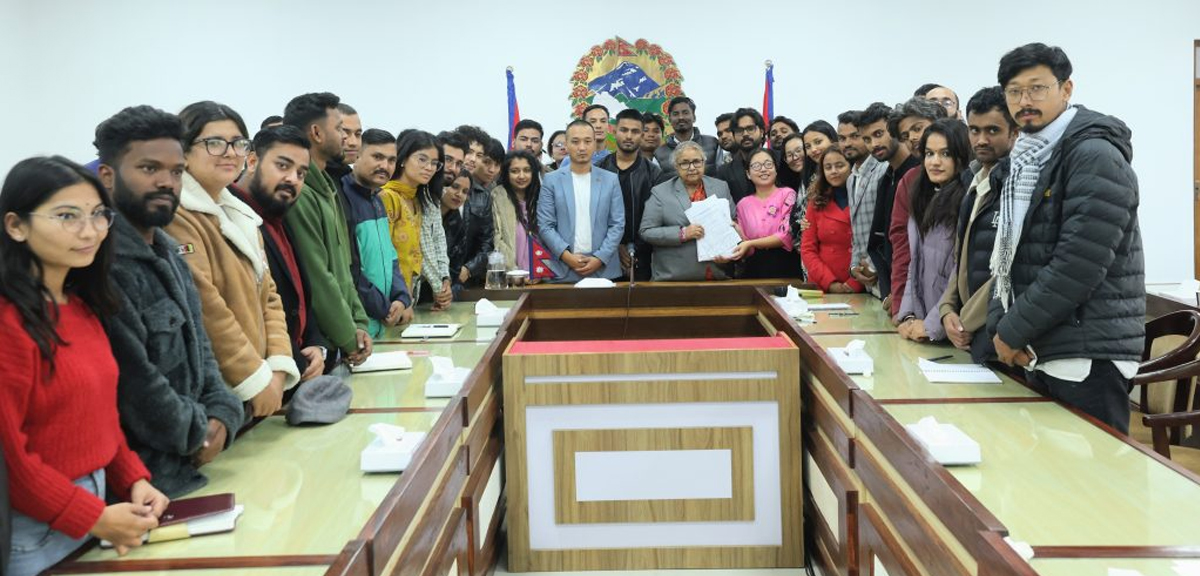 संविधान सुधार आयोग गठनलगायत विषय उठान गर्दै जेनजीहरुले बुझाए प्रधानमन्त्रीलाई मागपत्र 